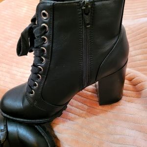 Mossimo Supply CO boots, black. Size 7.5
